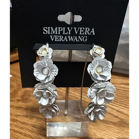 Simply Vera Wang 3D White Flower Threader Earrings Silver Boho Cottage Core NWT - Picture 1 of 4